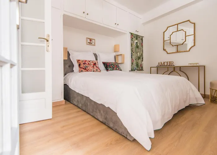 Luxury Art Deco Elegant Escape By Eiffel Tower