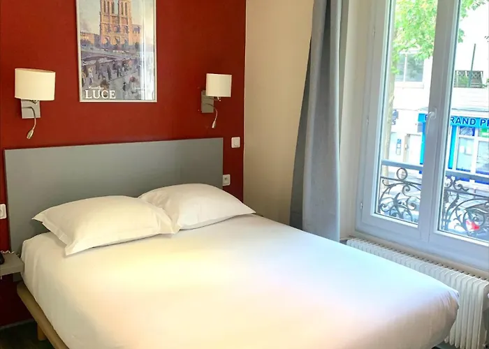 Hipotel Paris Belgrand Mairie du 20ème