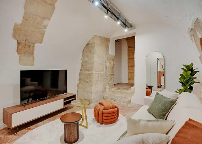 Magnifique Appt Avec 2 Salons- 1Bd-6P - Notre-Dame