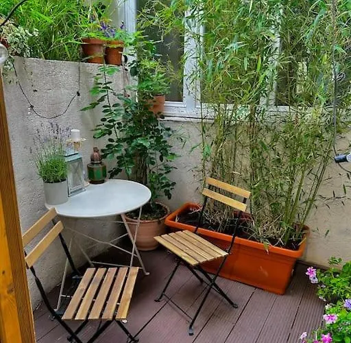 Charming Studio In A Courtyard In Paris