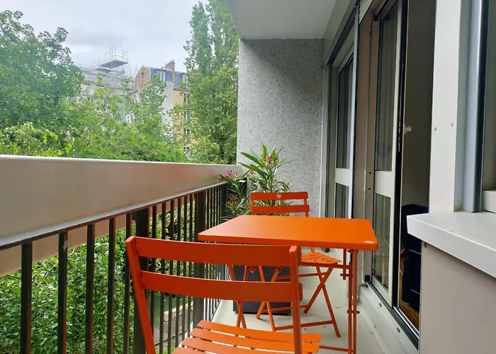 Cosy Apartment Overlooking A Green Area