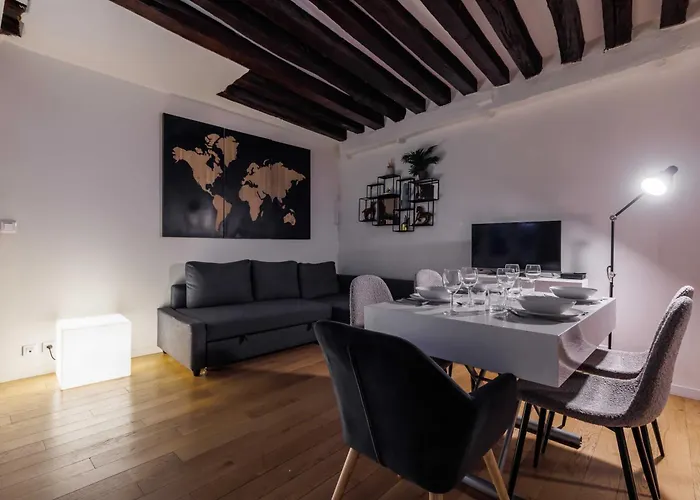 Cosy Home In The Heart Of Paris