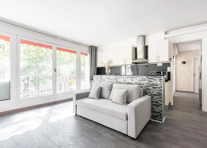 Appartement Ensoleille Buttes Chaumont -Iv