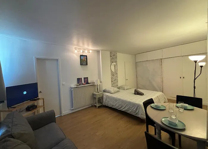 Appartement Des Champs Elysees