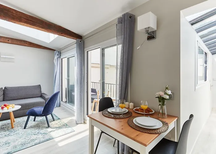 Jardin Du Luxembourg With Balcony - Cityapartmentstay
