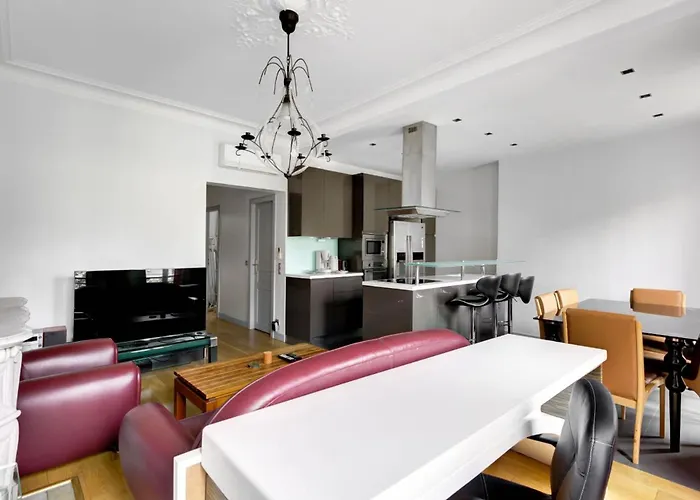 Appartement Moderne Avec Cuisine Equipee Et Balcon