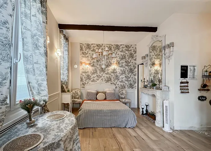 Charming Studio In The Heart Of Paris