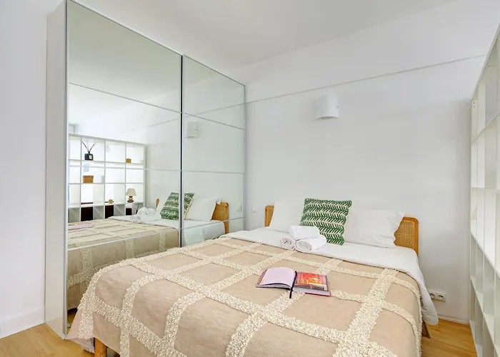 St Germain & Le Bon Marche With Balcony - Cityapartmentstay