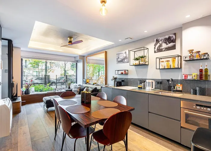 Modern Family Apartment Next To The Eiffel Tower
