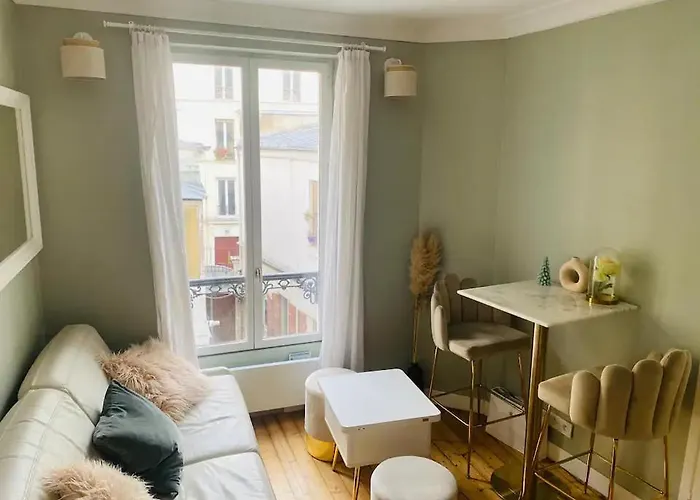 Wonderful Flat In Montmartre