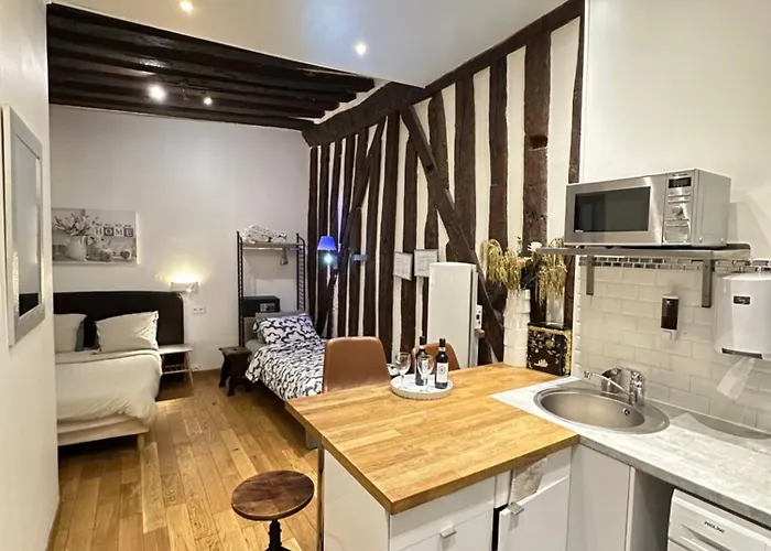 St Paul Marais Flat Ground Floor