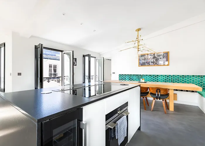 Luxury Flat with AC La-verrère-du-paradis