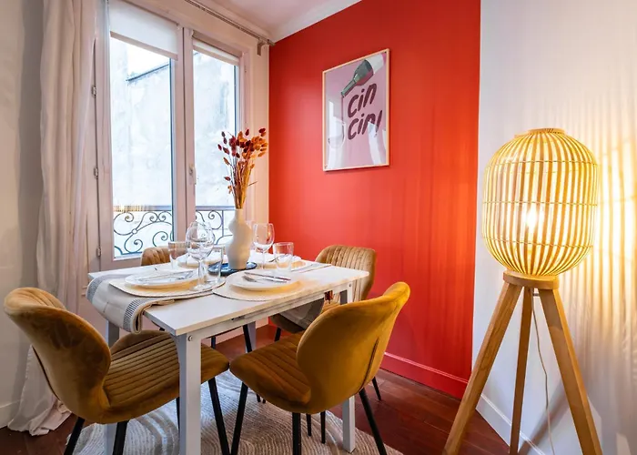 Charming Apartment In Heart Of Paris