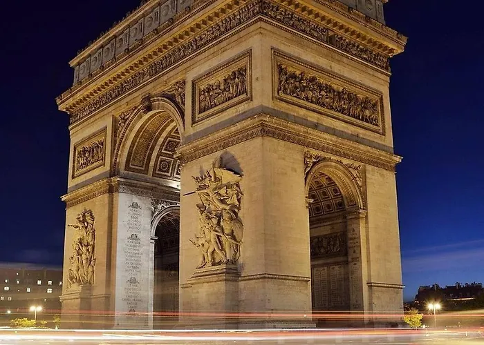 Champs Elysees - Arc De Triomphe