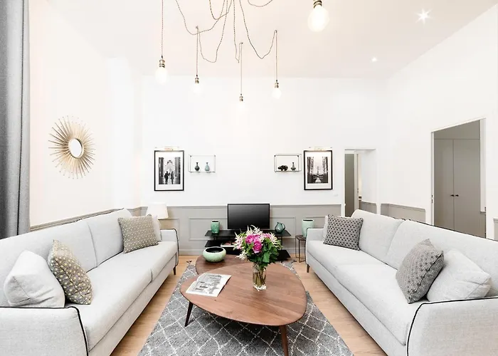 Livinparis - Luxury 3 & 4 Bedrooms Montmartre I