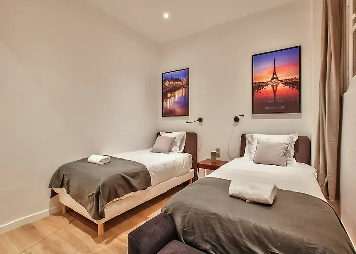 63 Luxury Flat Champs Elysees 1C