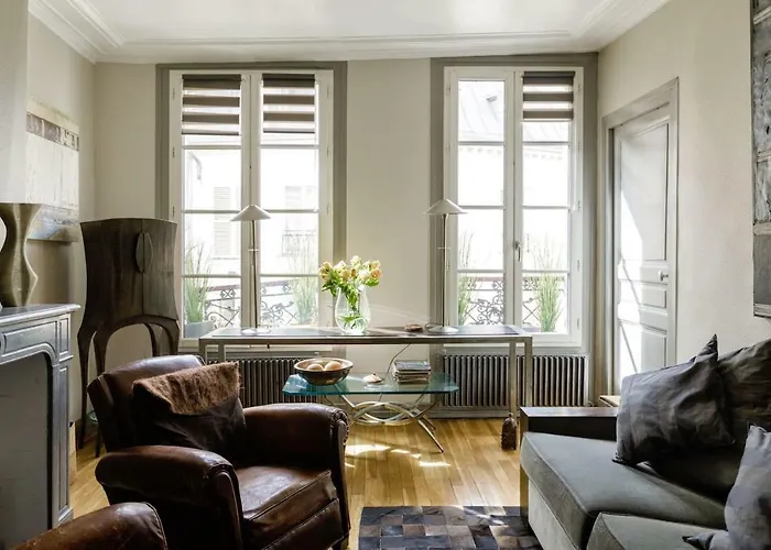 Left Bank Deluxe Apartment