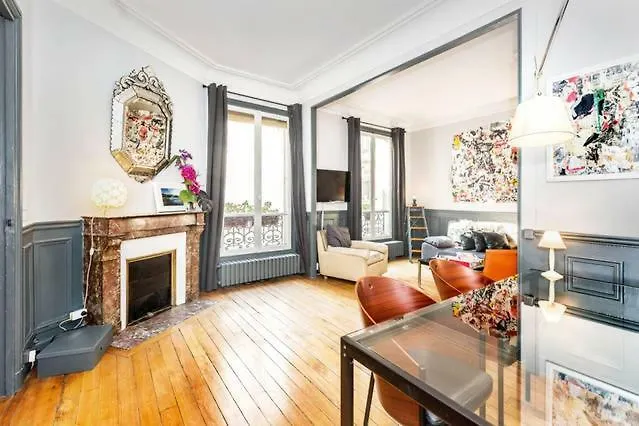 Large&Bright Apartment, Central Paris, Montmartre-Opéra, Picturesque Rue des Martyrs