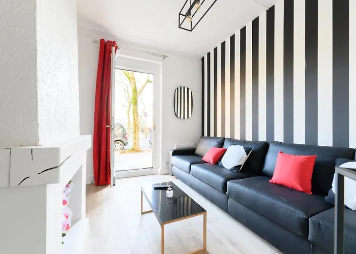 Daumier - New 2 Bdrs Flat Near La Seine