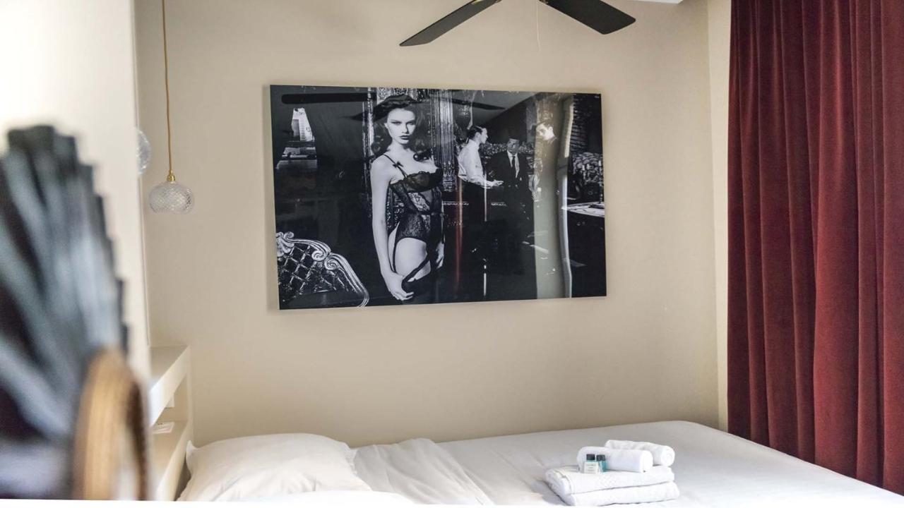 Speakeasy - Secret Studio - 2p - Eiffel Tower - 15 *