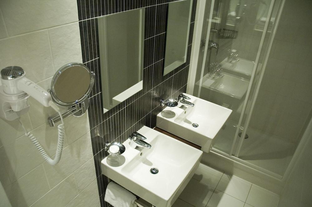 Hotel Brittany 3*