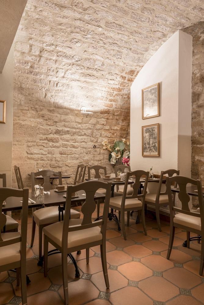 Du Savoir Hotel