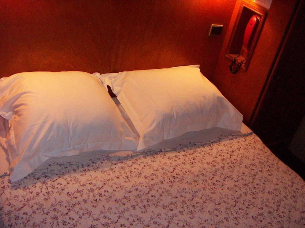 Hotel De Bordeaux 2*