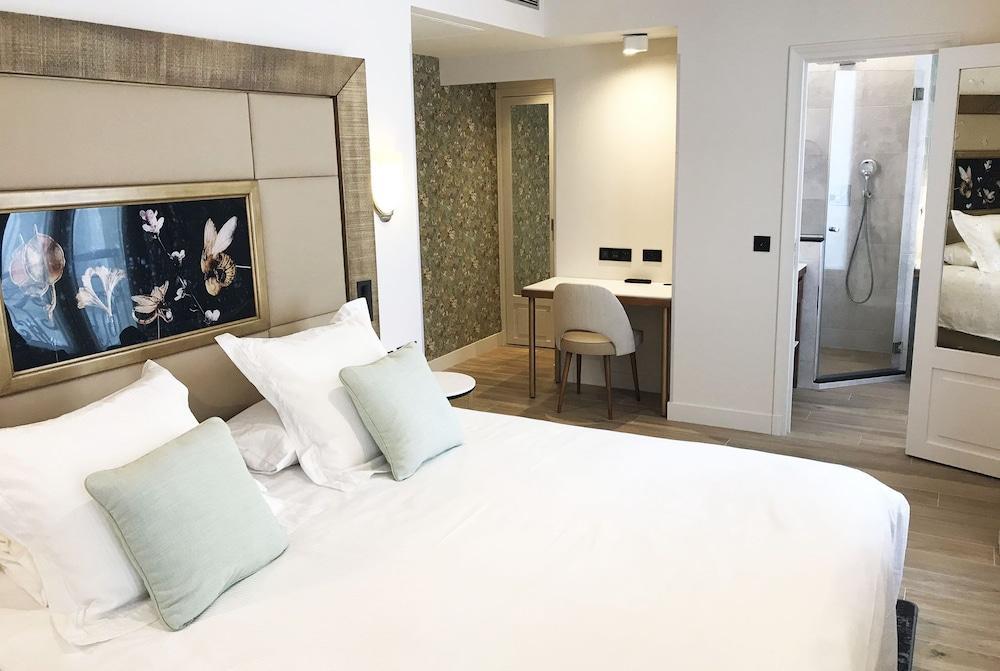 Des Champs-elysees Hotel