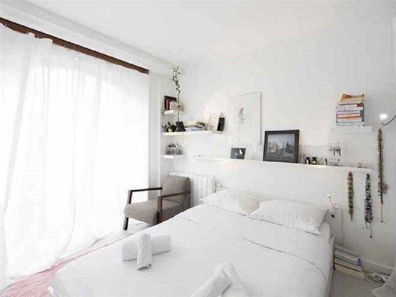 Contemporary Chic By Place De La Nation * Parigi