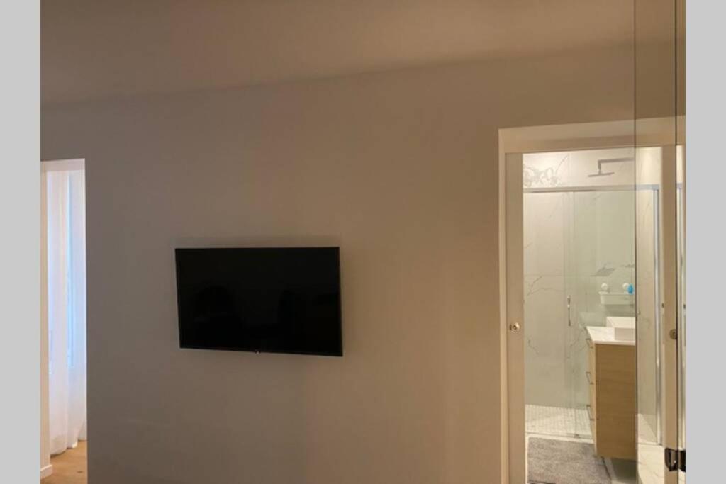 Stylist And Cosy In Montparnasse Apartment Paris