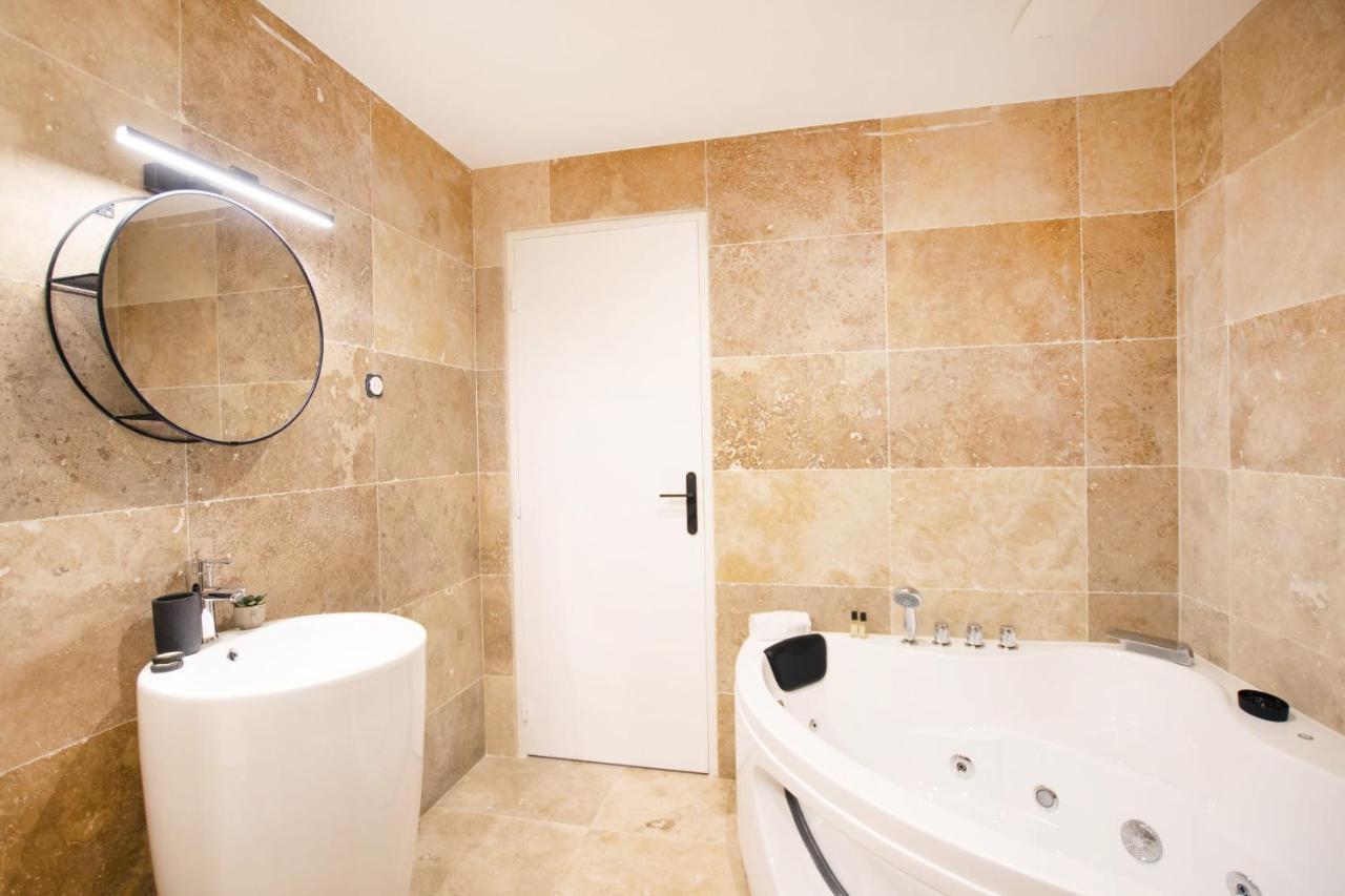 Guestready - Studio With Jacuzzi In The 10 Th *