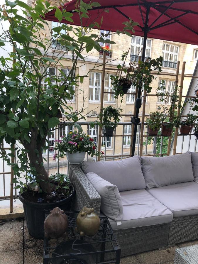 With Terrace In Center - Montorgueil District