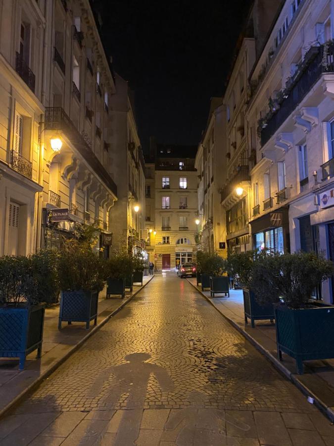 With Terrace In Center - Montorgueil District