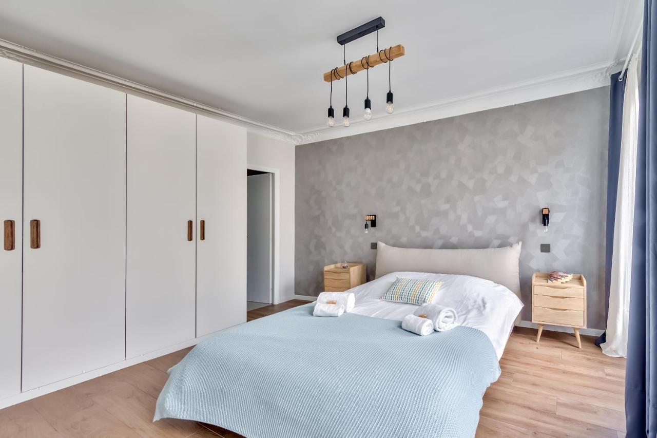 Splendid 3 Bdrs Flat In A Prime Location Of Apartment Paris