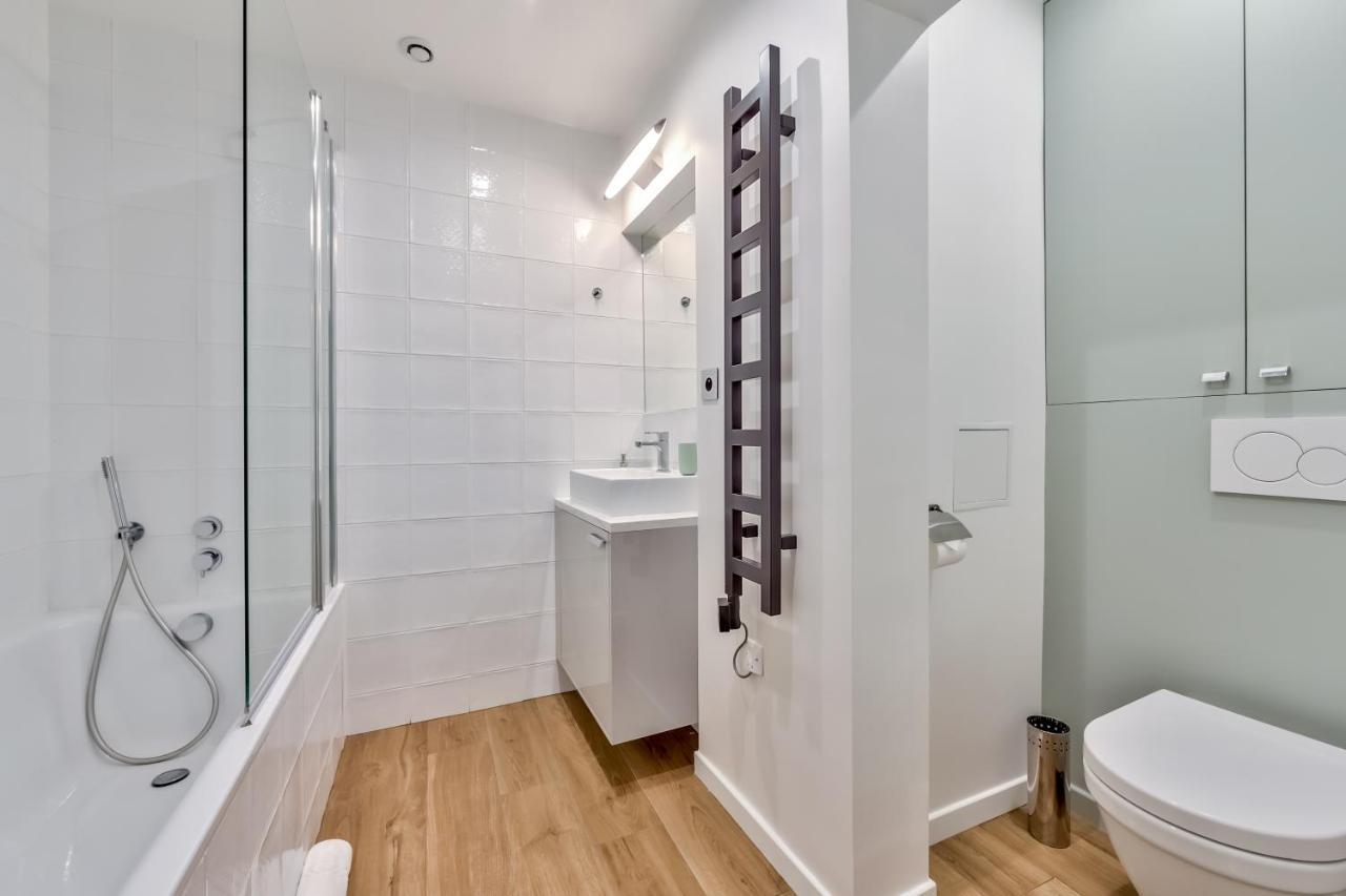 Splendid 3 Bdrs Flat In A Prime Location Of Apartment Paris