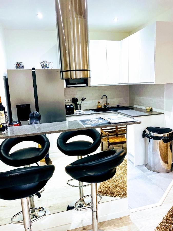 Luxe Eiffel Tower And Seine River Apartment