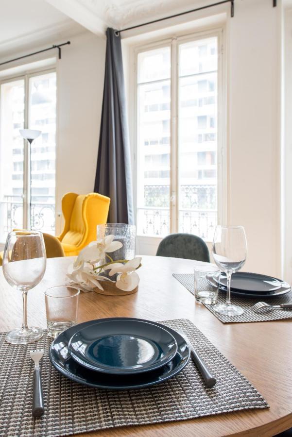 Apartment 2 Bedroom Near Tour Eiffel & Trocadero Paris
