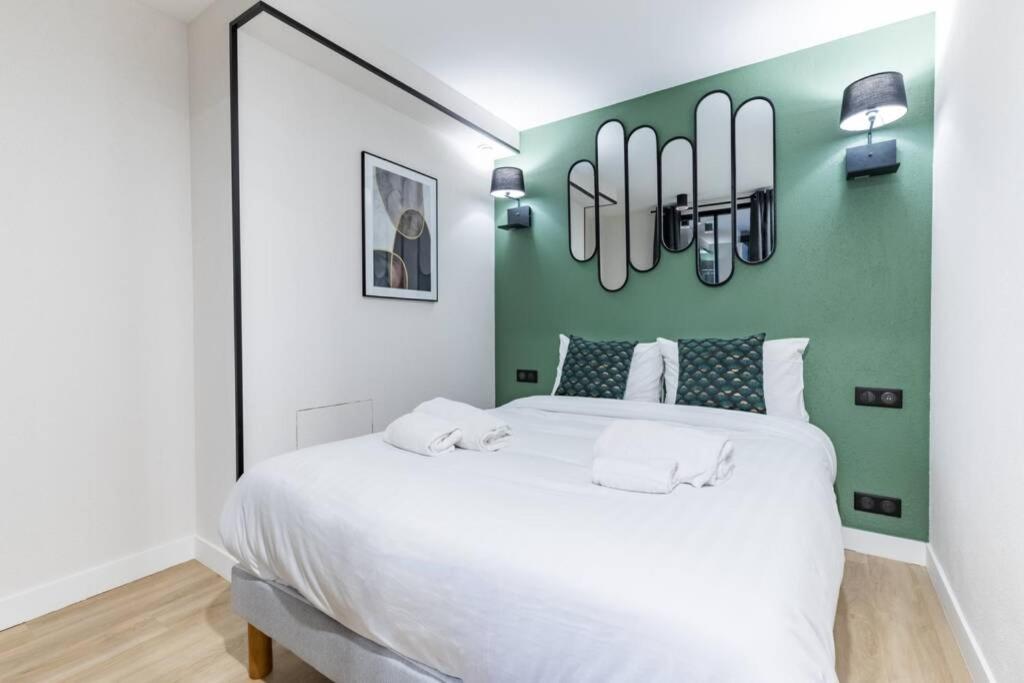 Apartment Hsh Parmentier-couronnes Ii Design 4p-1br Paris