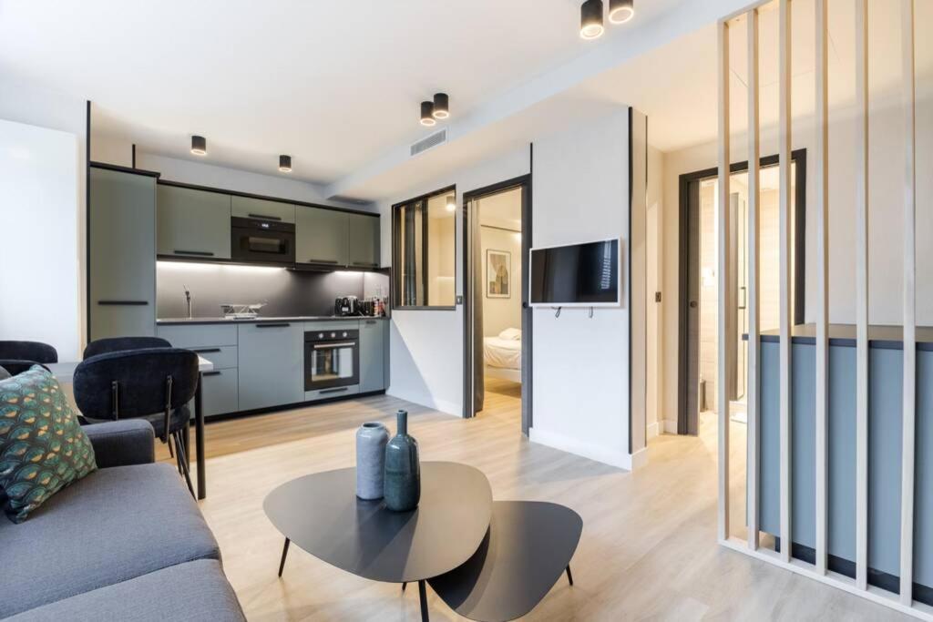Hsh Parmentier-couronnes Ii Design 4p-1br Paris