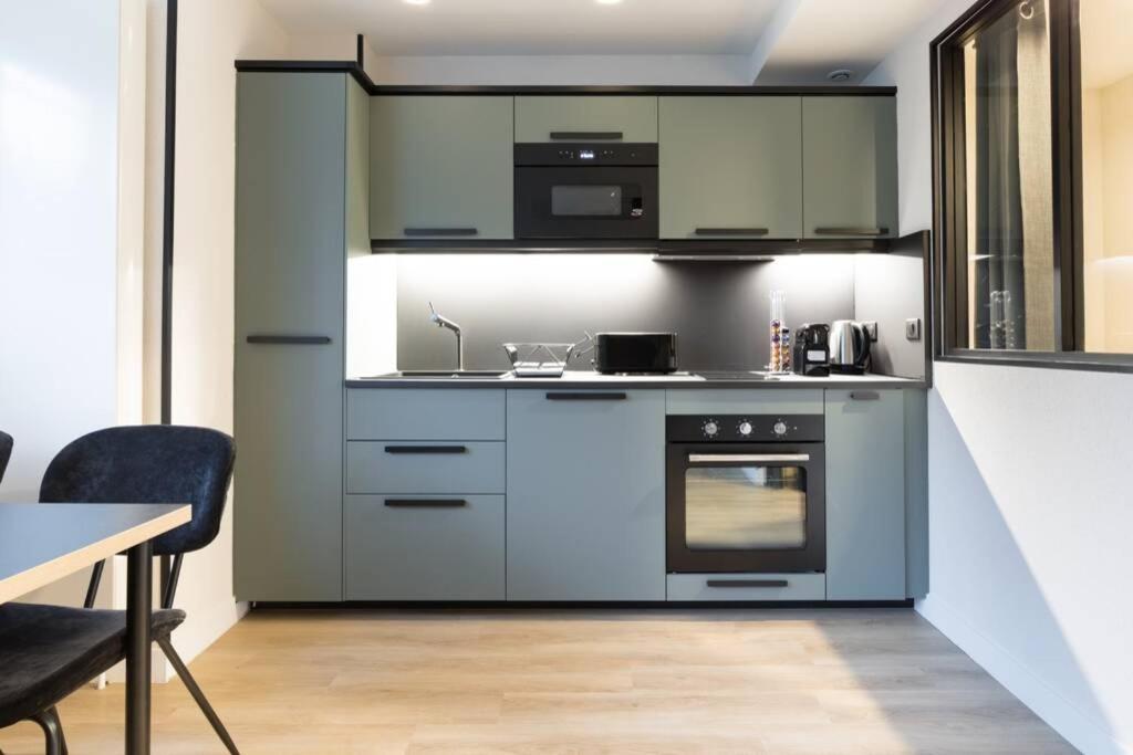 Hsh Parmentier-couronnes Ii Design 4p-1br Paris