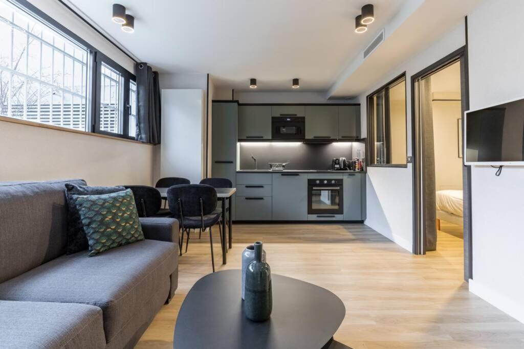 Hsh Parmentier-couronnes Ii Design 4p-1br * Paris