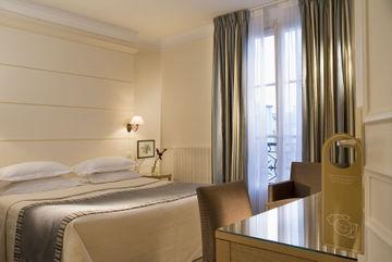 Hotel A La Des Artistes Parigi