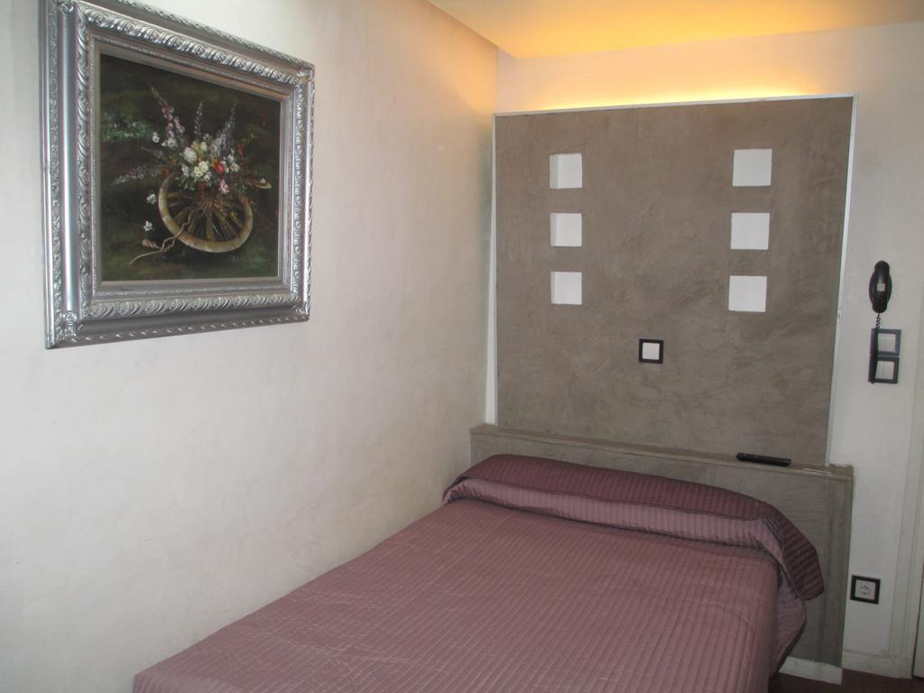 Camelia Prestige - Place De La Nation Hotel