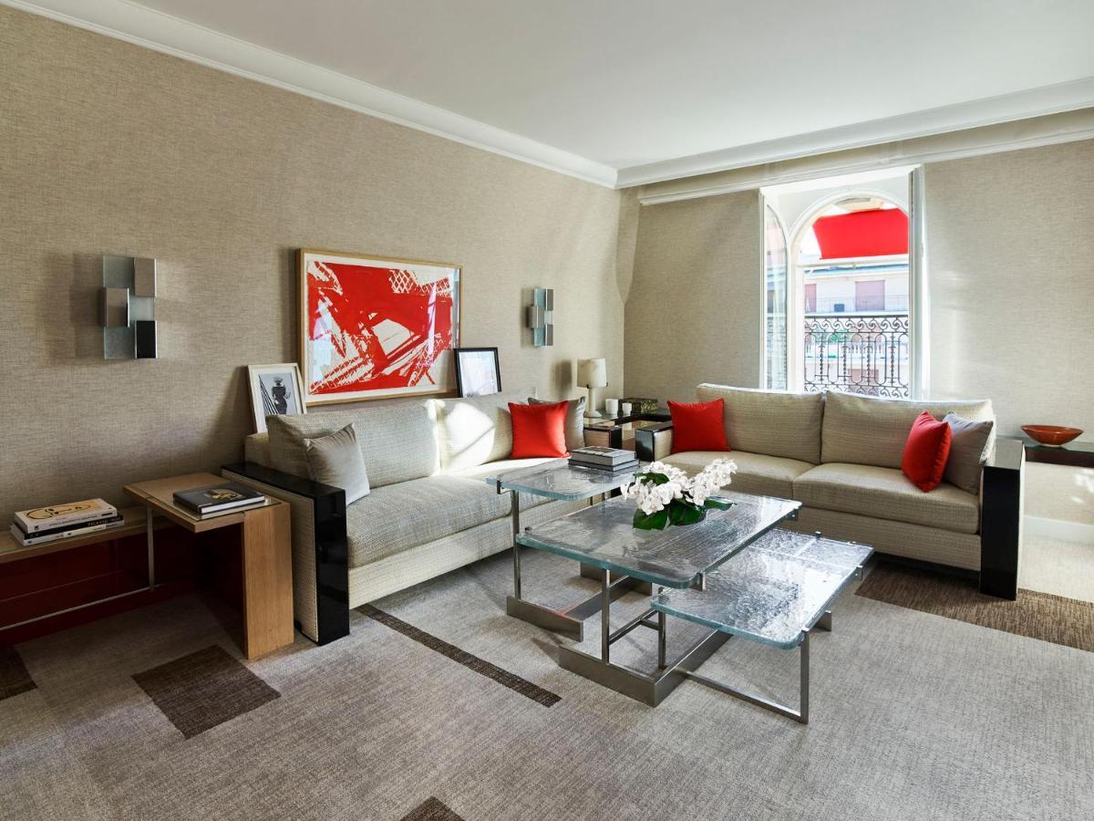 Plaza Athénée - Dorchester Collection