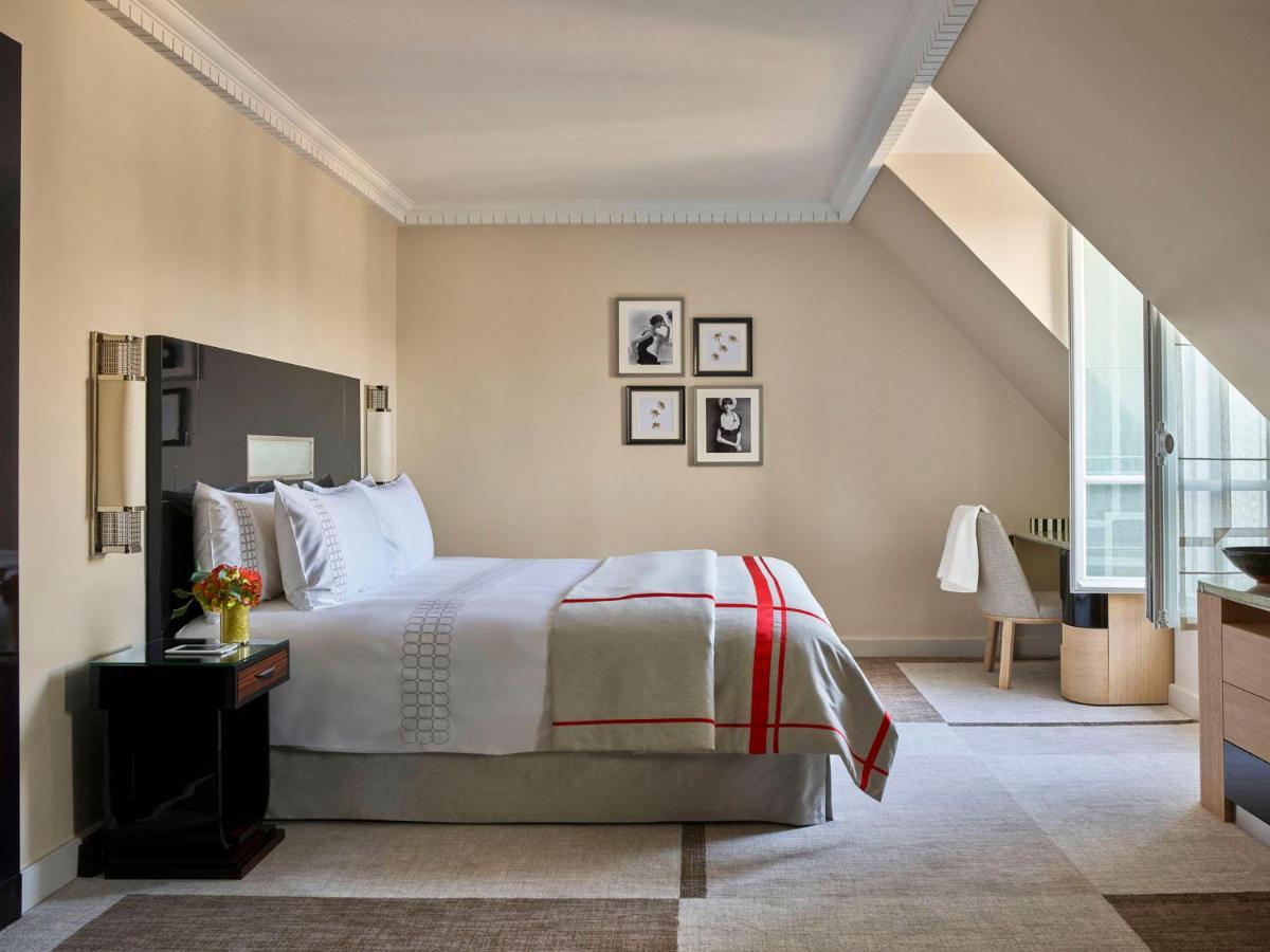 Plaza Athénée - Dorchester Collection