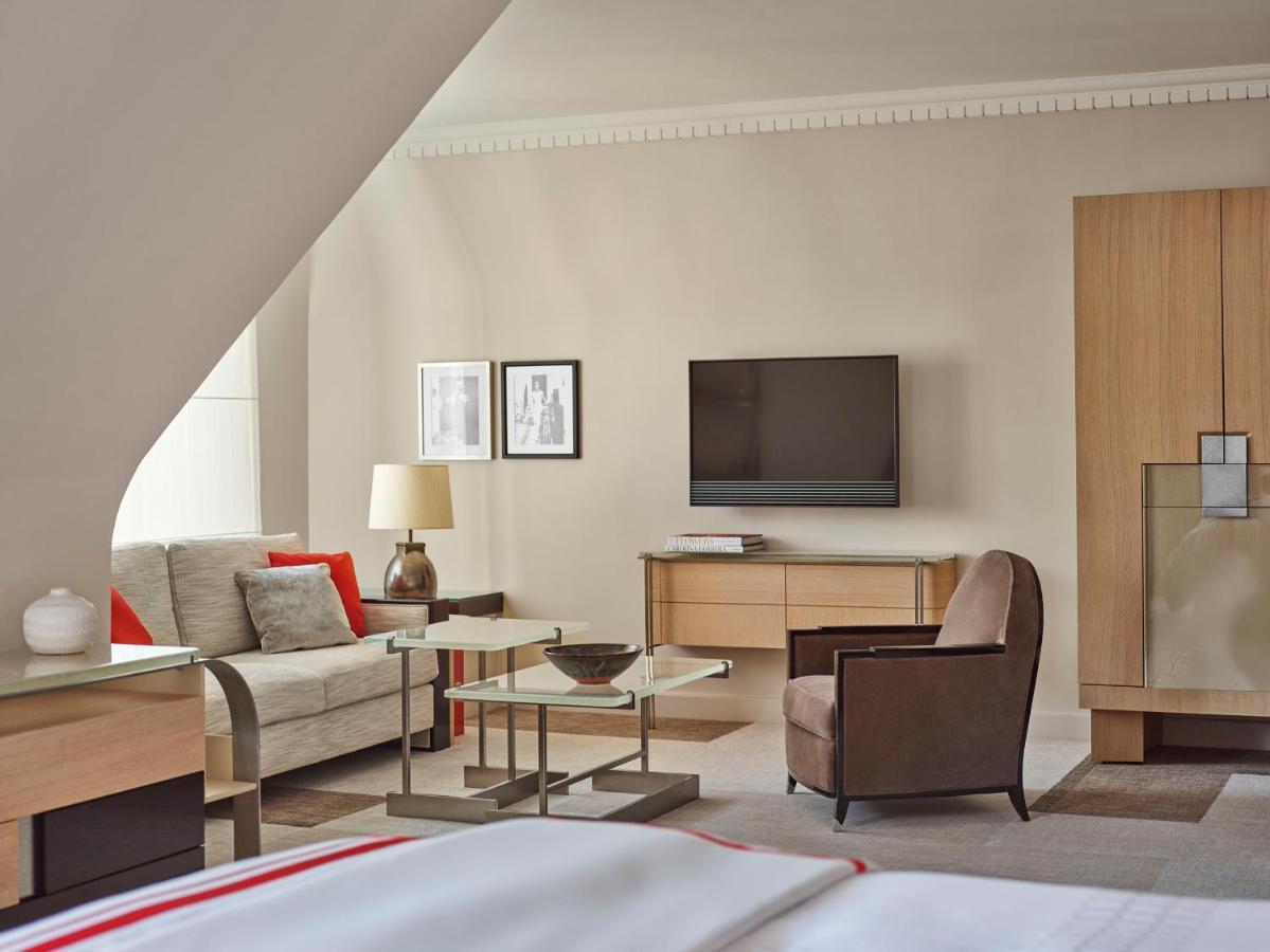 Hotel Plaza Athénée - Dorchester Collection