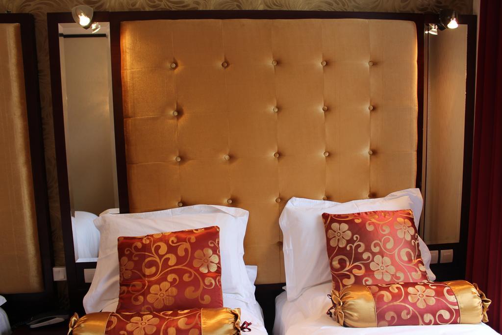 Hotel Des Buttes Chaumont Parigi