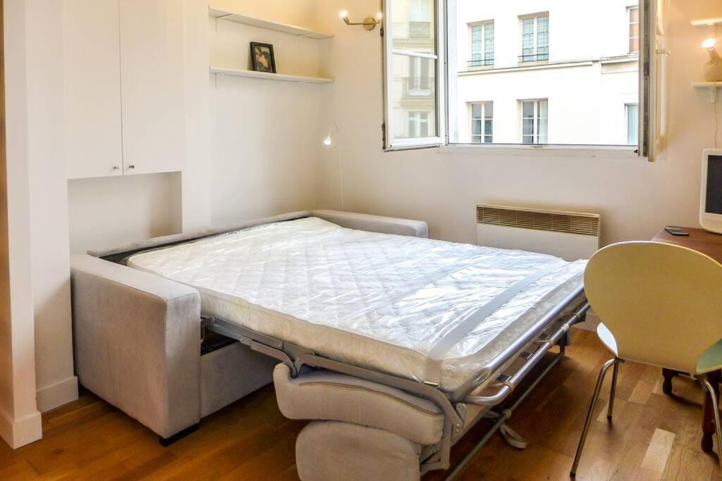 Chatelet Hyper Central Studio With Mezzanine Apartment Paris