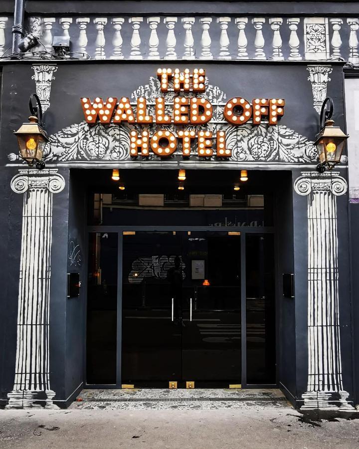Walled Off Parigi
