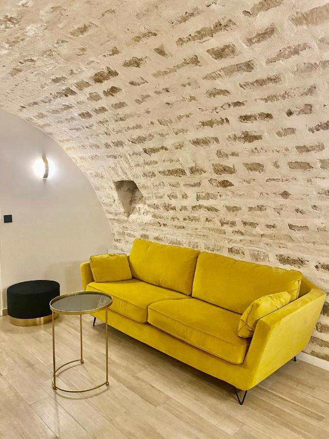 Republique Apartment *